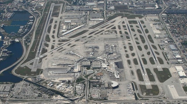 Resultado de imagem para O aeroporto internacional de Miami (MIA)