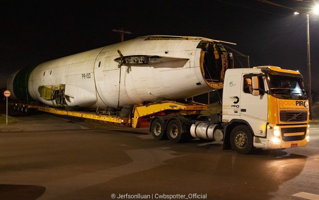Boeing 727 vira 'acidente aéreo' em São José dos Pinhais durante transporte
