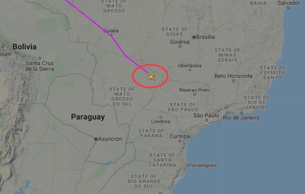 El avión más grande que transportaba la placa brasileña ha regresado al país, mira el aterrizaje